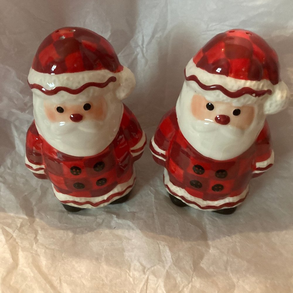 SANTA SALT AND PEPPER SHAKERS NEW CUTE FOR TABLE